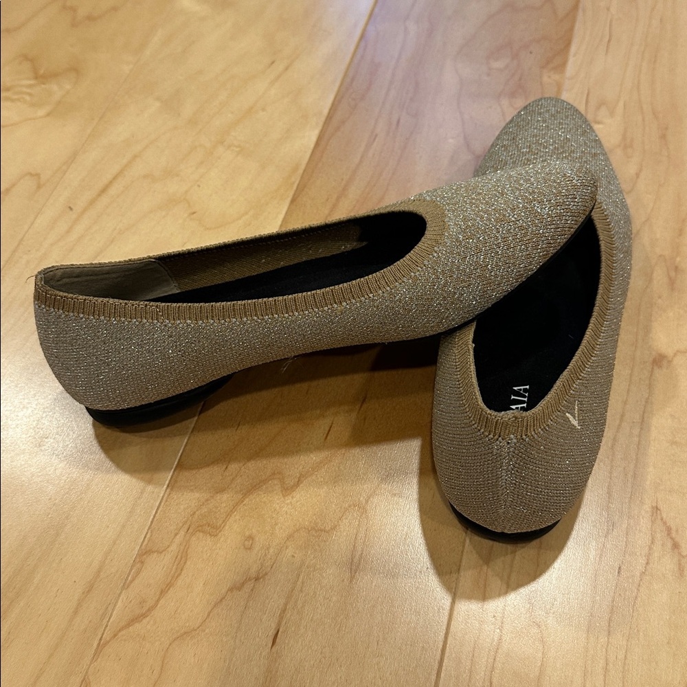 Vivaia Gold and Tan Flats - Picture 3 of 5